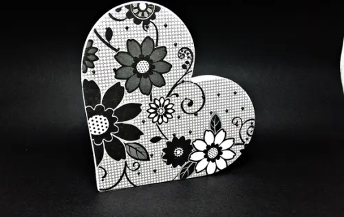 Coração em MDF Decoupagem Papel Preto e Branco