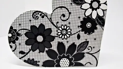 Coração em MDF Decoupagem Papel Preto e Branco