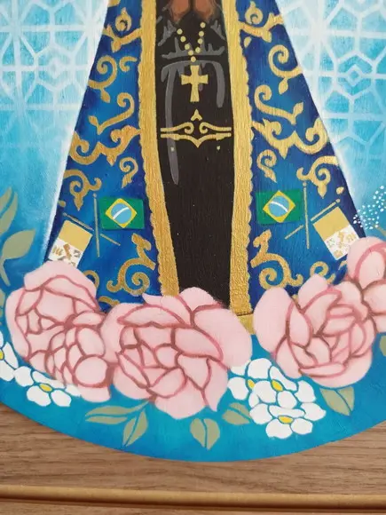 Placa Decorativa em Pinus com Alça de Couro N.sra. Aparecida