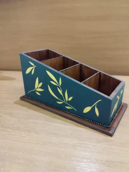 Porta Controle Remoto Pintado à Mão Elegante 4 Divisórias