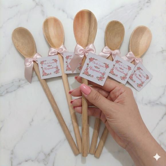 Lembrancinha Chá de Casa Nova Rosa Claro Colher de Pau