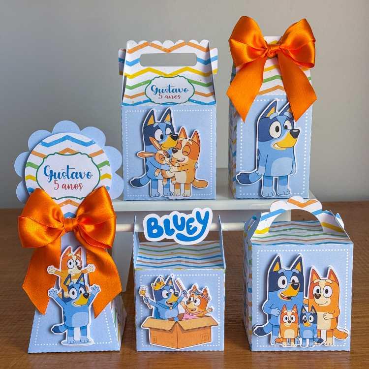 Kit 10 Caixinhas Personalizadas Bluey Menino Com Laços e Aplique