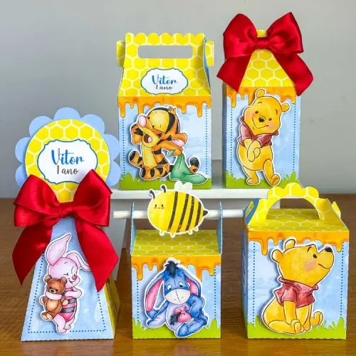 Kit 10 Caixinhas Personalizadas Ursinho Pooh Com Laços e Apliques PEGUE E MONTE (LEIA A DESCRIÇÃO)