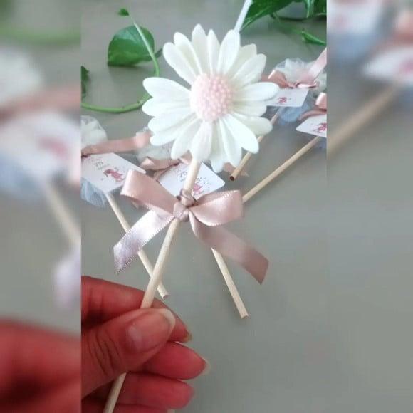 Vela Margarida no Palito Lembrancinha