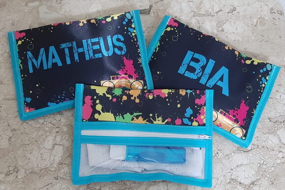Necessarie de Lona com Visor com Kit Higiene