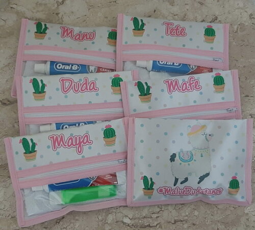 Necessarie de Lona com Visor com Kit Higiene
