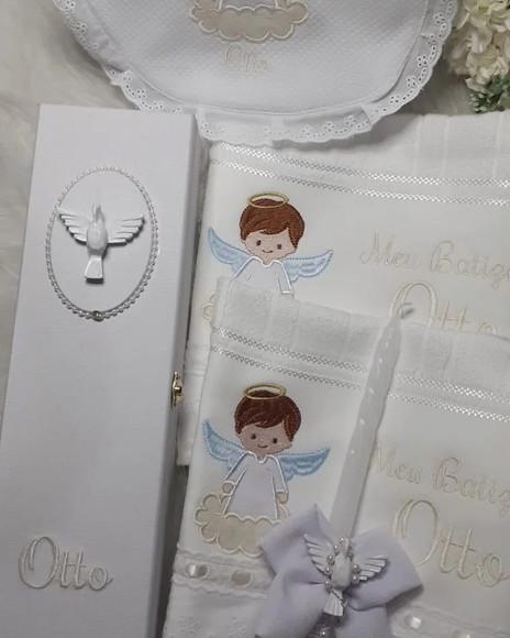 Caixa Porta Vela, Vela Decorada , 2 Toalhas e 1 Babador de B