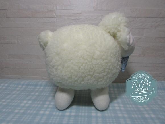 Carneirinho Pelúcia Bola tamanho 20cm de altura