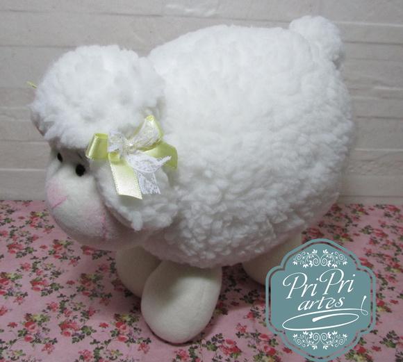 Ovelhinha Pelúcia Bola tamanho 20cm de altura