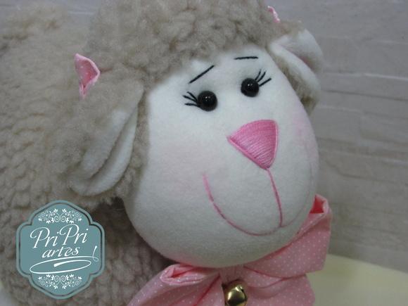 Ovelhinha Pelúcia Bola Tamanho 25cm de altura