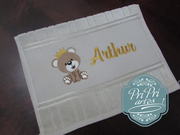 Toalha Bordada Ursinho Príncipe Sentado