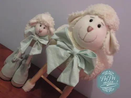 Banquinho Ovelha ou Carneirinho e ovelha perna de pau