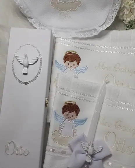Caixa Porta Vela, Vela Decorada , 2 Toalhas e 1 Babador de B