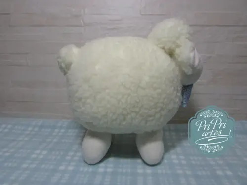 Carneirinho Pelúcia Bola tamanho 20cm de altura