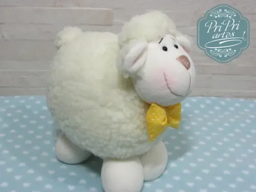 Carneirinho Pelúcia Bola tamanho 20cm de altura