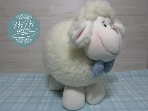 Carneirinho Pelúcia Bola tamanho 20cm de altura