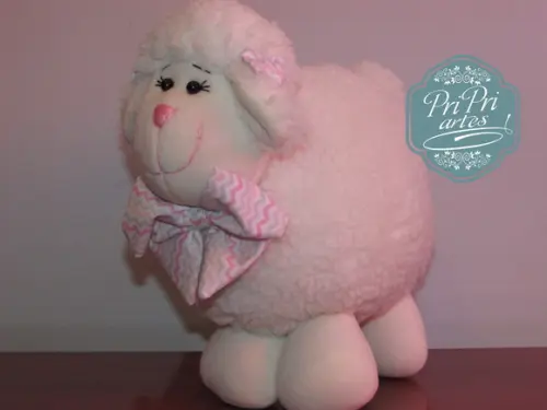 Ovelhinha Pelúcia Bola Tamanho 25cm de altura