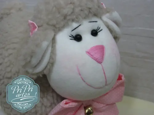 Ovelhinha Pelúcia Bola Tamanho 25cm de altura