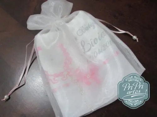 Toalha Batizado com Barrado Inglês e Saquinho de Organza