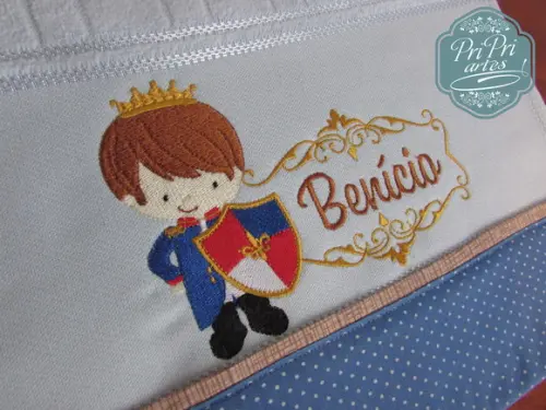 Toalha Bordada Personalizada com barrado tecido
