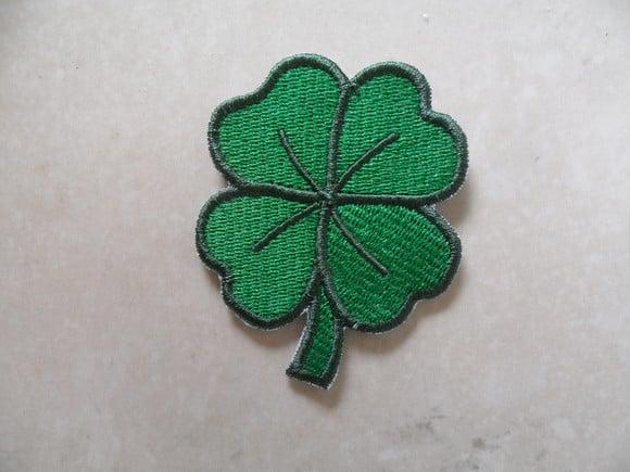 Patch Bordado Termocolante Flor Trevo Ii