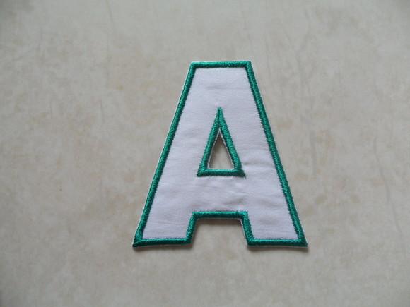 Patch Bordado Termocolante Letra a Contorno