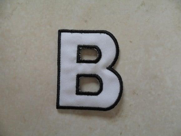 Patch Bordado Termocolante Letra B Contorno