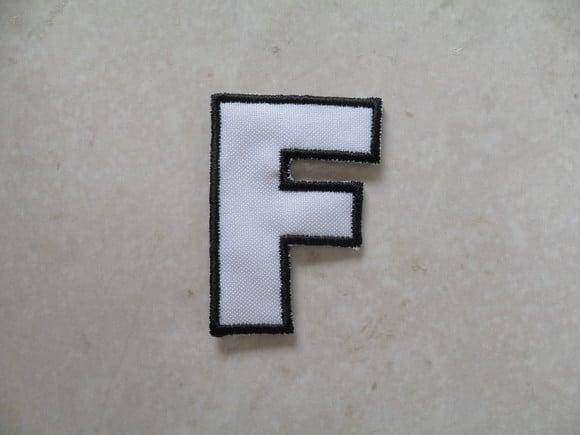 Patch Bordado Termocolante Letra F Contorno
