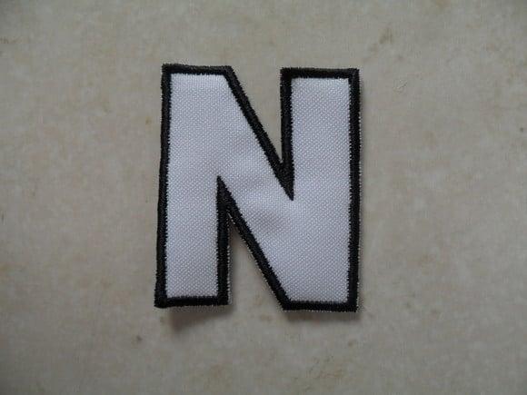 Patch Bordado Termocolante Letra N Contorno