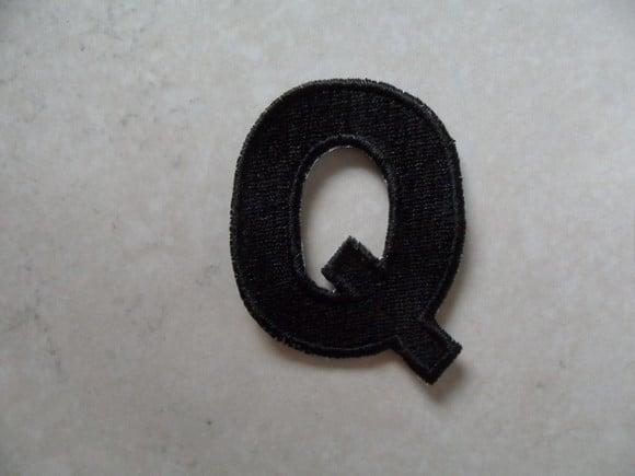 Patch Bordado Termocolante Letra Q