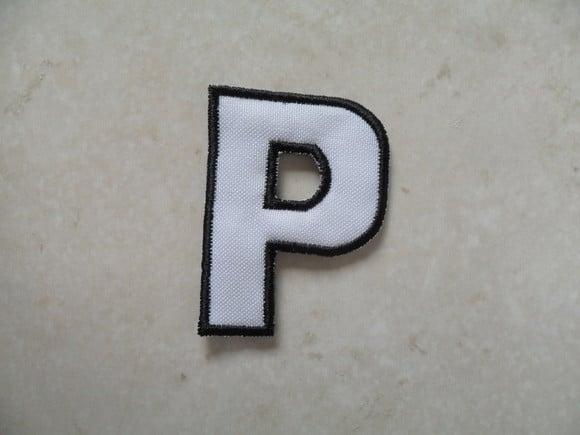 Patch Bordado Termocolante Letra P Contorno