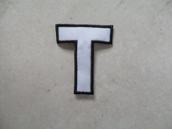 Patch Bordado Termocolante Letra T Contorno