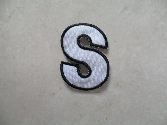 Patch Bordado Termocolante Letra S Contorno
