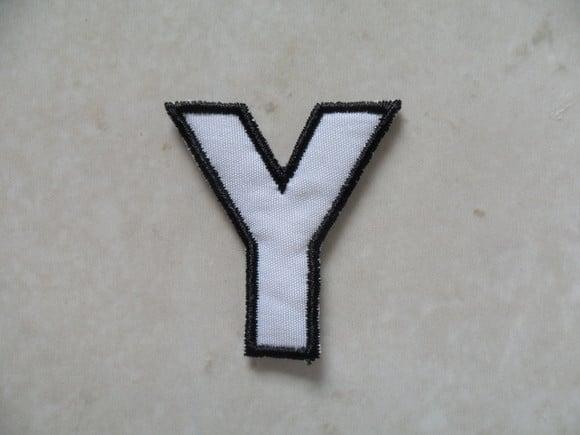 Patch Bordado Termocolante Letra Y Contorno