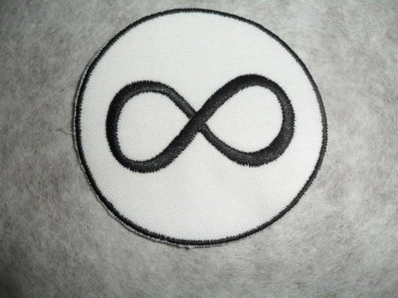 Patch Bordado Termocolante Logo Infinito