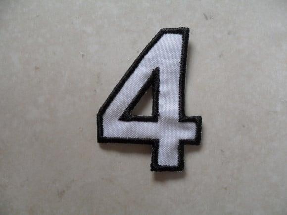 Patch Bordado Termocolante Número Quatro Contorno