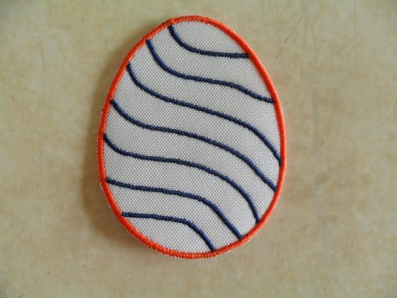 Patch Bordado Termocolante Ovo Páscoa Listrado