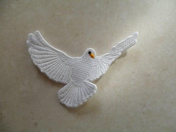 Patch Bordado Termocolante Pombinha
