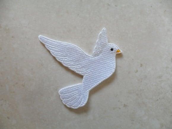 Patch Bordado Termocolante Pombinha Ii