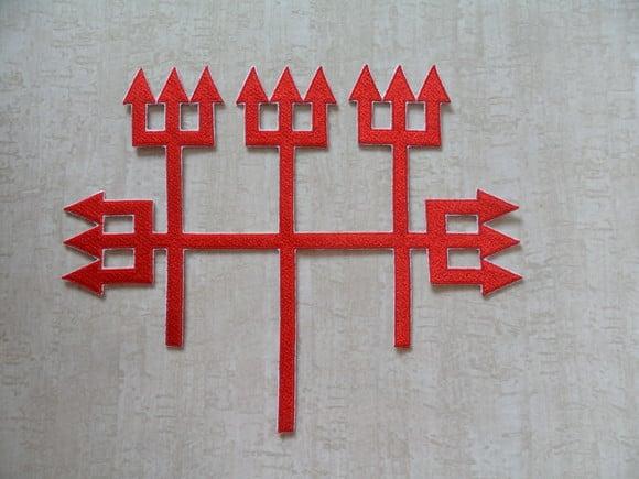 Patch Bordado Termocolante Tridentes