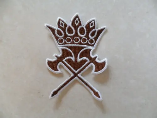Patch Bordado Termocolante Coroa e Machado