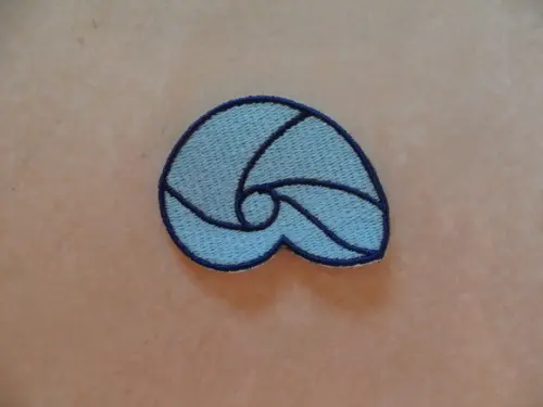 Patch Bordado Termocolante Concha do Mar Azul