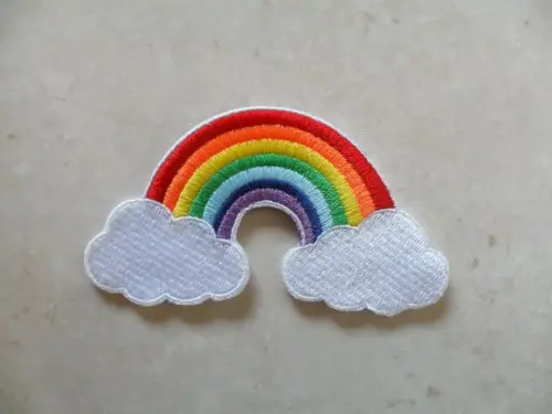 Patch Bordado Termocolante Arco Iris com Nuvens