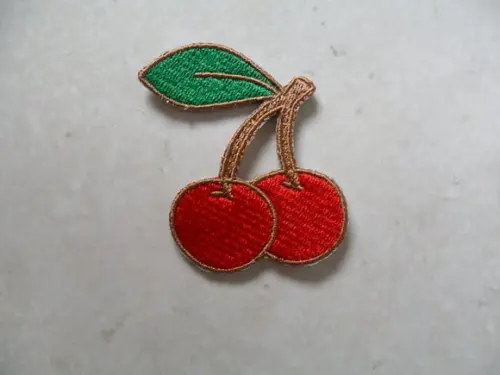 Patch Bordado Termocolante Cereja