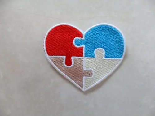 Patch Bordado Termocolante Coração Autismo