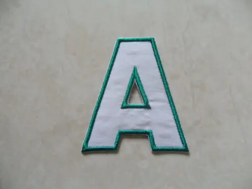 Patch Bordado Termocolante Letra a Contorno