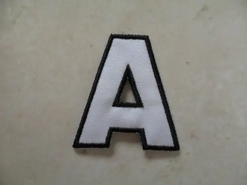 Patch Bordado Termocolante Letra a Contorno
