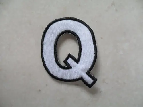 Patch Bordado Termocolante Letra Q Contorno