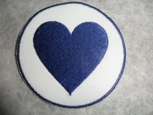 Patch Bordado Termocolante Logo Coração