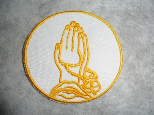 Patch Bordado Termocolante Logo Mãos Rezando
